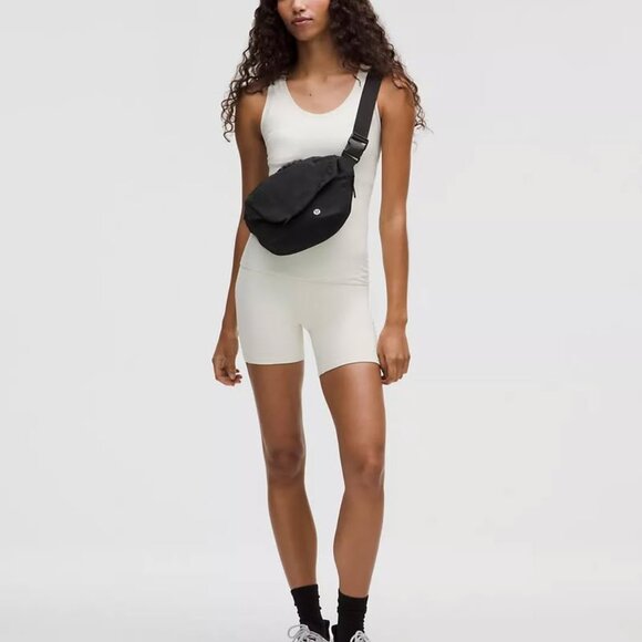 Lululemon Curved Crossbody Bag with Top Handle 3L in Black, BNWT - Picture 2 of 8